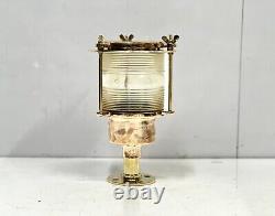 Lampe électrique antique en métal de basse originale rénovée de vieux équipement maritime vintage