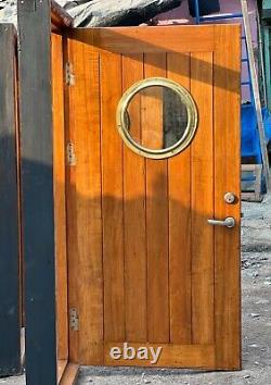 Porte en bois antique de navire vintage rénovée avec hublot en laiton