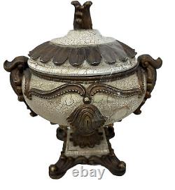 Urne décorative ornée antique