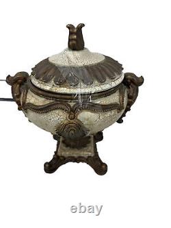 Urne décorative ornée antique
